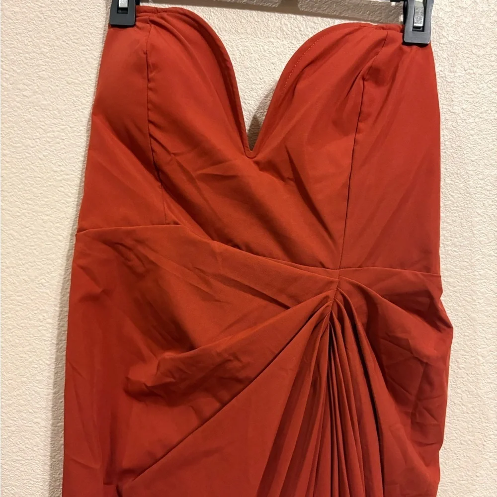 PrettyLittleThing Strapless Dress in Rich Rust - Picture 4 of 6